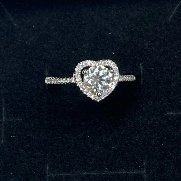 Moissanite Heart Ring SZ.8 1CT